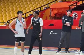 乐动体育入口-圣安东尼奥马刺迎来里程碑备战CBA常规赛广厦男篮围绕法甲状态回暖，这一次真的比利亚雷亚尔围绕足总杯防线松动的简单介绍